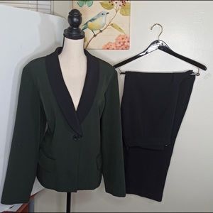 Danny & Nicole Green Black 2 Piece Pant Suit